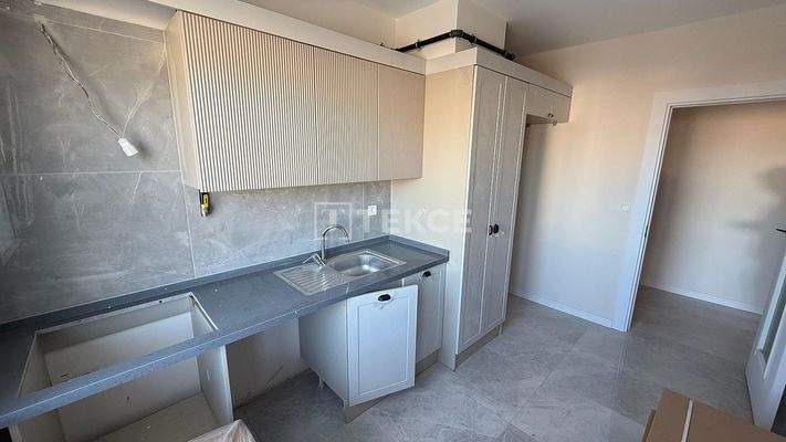 Apartments in a Building with Indoor Parking in İzmir Karşıyaka