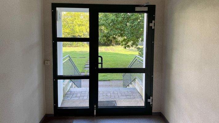 Ausgang zur Grünfläche