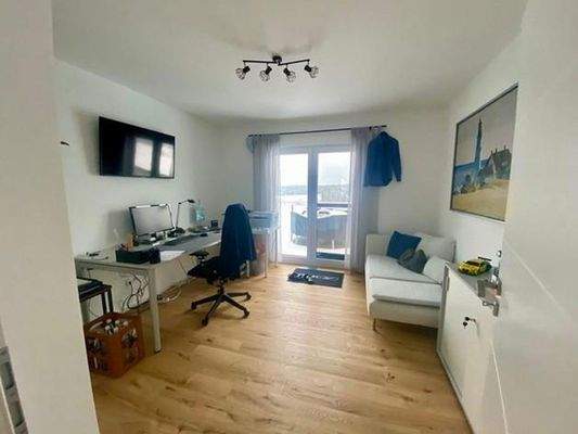 Büro/ Schlafz. Zug. zum Balkon