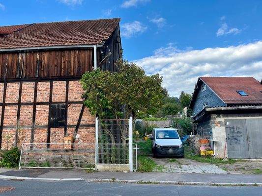 Ansicht Scheune und Einfahrt