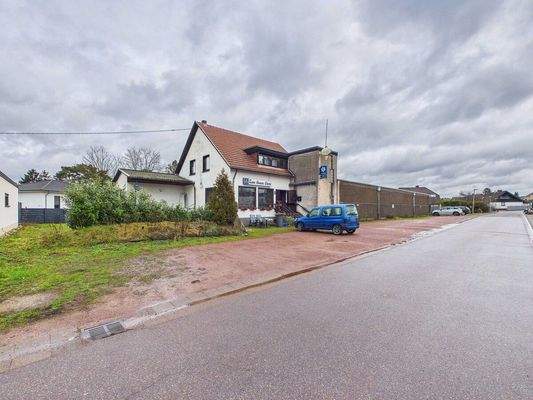 Großzügiges Baugrundstück mit Bestandsgebäude in Überherrn