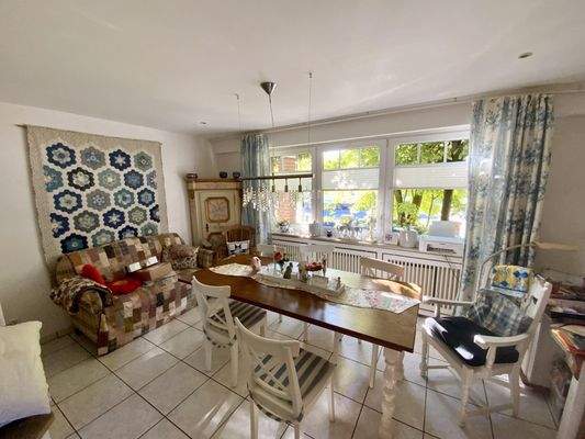 direkt angrenzendem Esszimmer