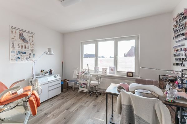 Behandlungsraum 2 Büroräume 1 OG