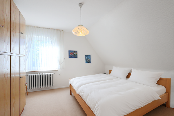 Schlafzimmer 1