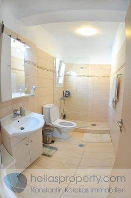 Ensuite off Main Bedroom