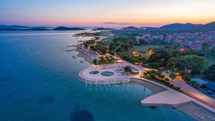 Moderner Neubau, nur 80 Meter vom Strand entfernt