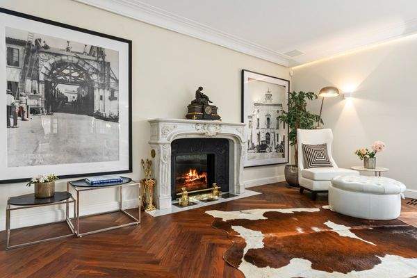 Marmorkamin im Wohnzimmer