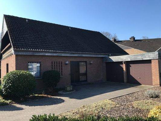 Ansicht Eingang + Garage