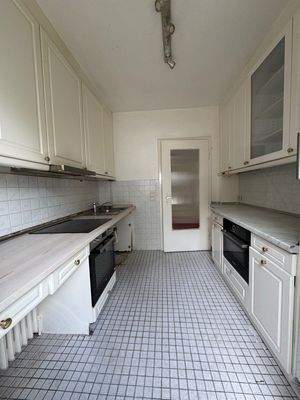 EG: Küche mit Zugang zur Terrasse