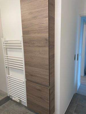 Bad Hängeschrank 2.jpg