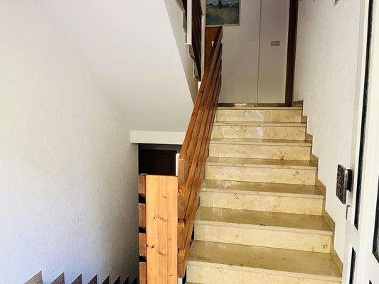 Treppenhaus mit Marmorbelag