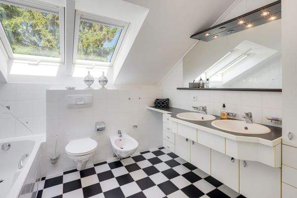 Lichterfülltes Kinderbad 