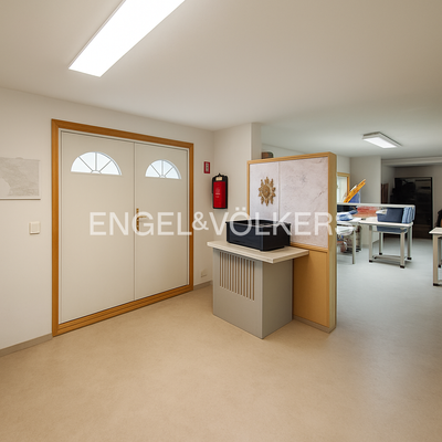 Erdgeschoss - Werkstatt mit Doppelflügeltür