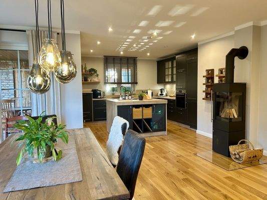 Küchen- und Essbereich