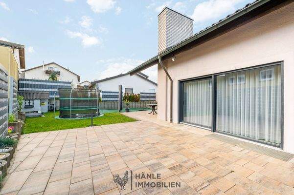 Terrassenfläche mit Garten