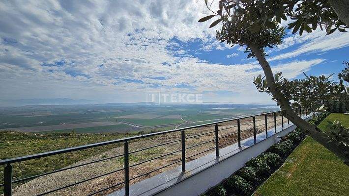 Stylish Detached Villa with Pool in İzmir Foça