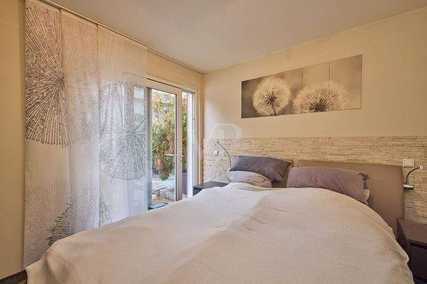 Schlafzimmer mit Terrassenausgang