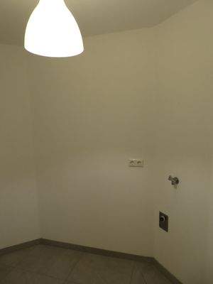 Waschmaschienenanschluß in Speisekammer