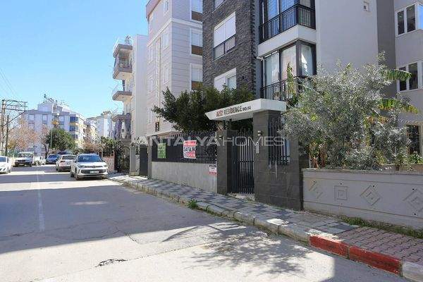 1-Bedroom Flat near Daily Amenities in Antalya Muratpaşa