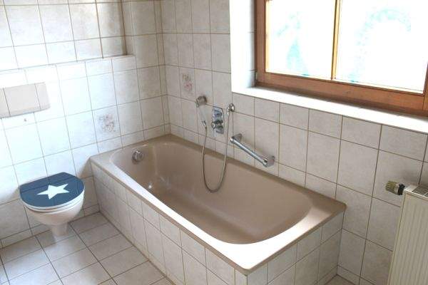 Tageslichtbad DG1 (Wanne, Dusche, WC, Wb, WMA)