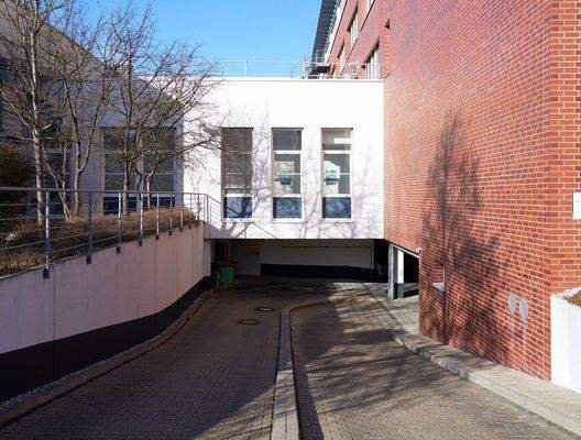 Einfahrt Garage