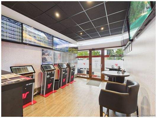 CAM03828G0-PR0079-STILL041