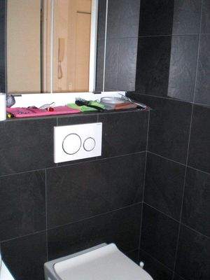 modernes wandhängendes WC