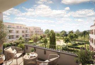 Balkon mit Ausblick in attraktive Grünanlagen
