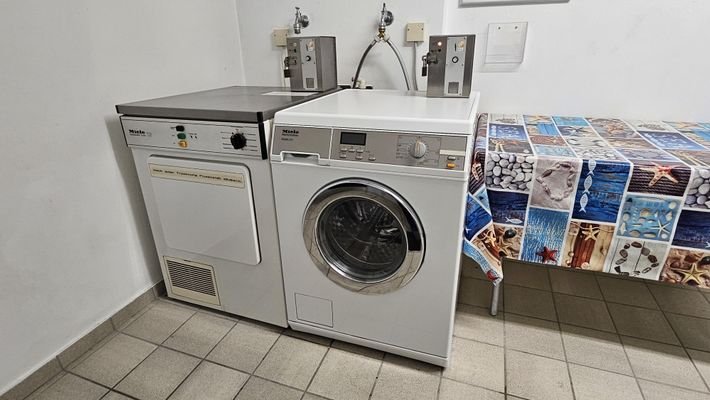 Wäschetrockner + Waschmaschine