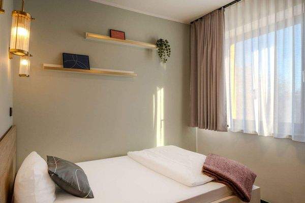 theBASE_BERLIN_THE_BASE_2_k (1).jpg