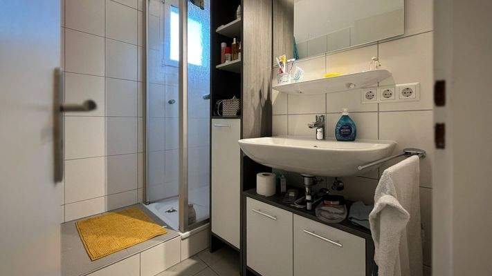 Tageslichtbad mit Dusche