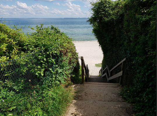 Gegenüberliegender Weg zum Strand