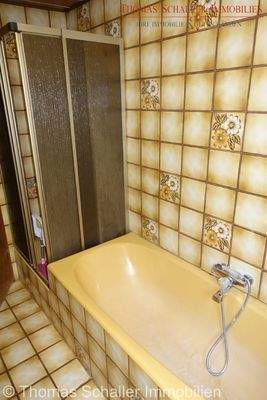 Bad EG. mit Dusche & Wanne