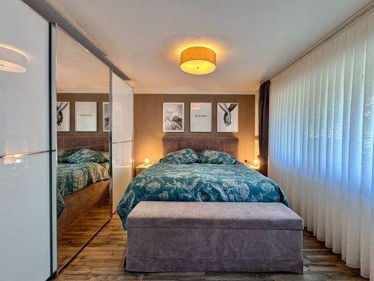 Elternschlafzimmer mit Balkon