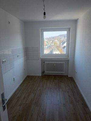 Leeres Zimmer mit Fenster