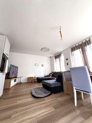 Wohnzimmer - Verbessert - (KI generiert)