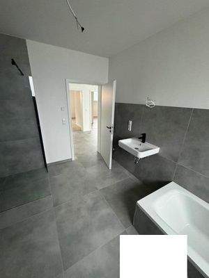 30 Blick aus Bad Rtg Garderobenbereich