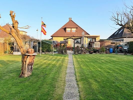 Haus-Rückseite_Garten.jpg