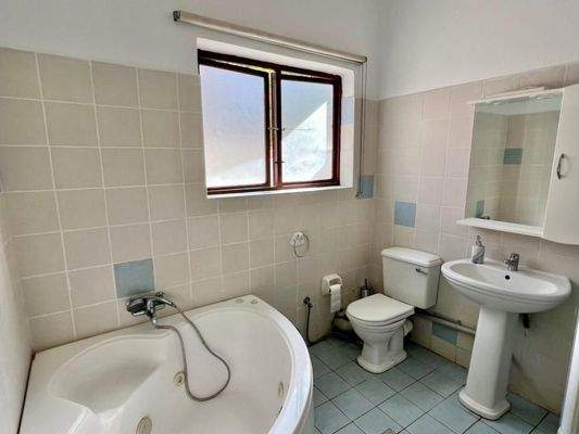 Kreta, Makry Gialos: 4-Zimmer-Erdgeschosswohnung in Strandnähe zu verkaufen