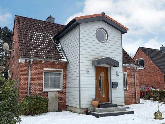 Hausansicht von der Straße aus