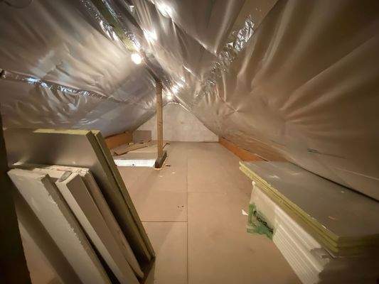 40) Dachspeicher: großzügig, ausgebaut und gedämmt