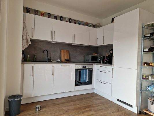 Moderne Einbauküche - Vergleichsfoto