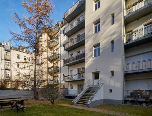 Der Hinterhof mit eigenem Balkon