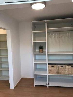 Kleiderschrank