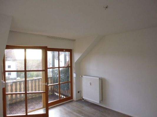 Wohnzimmer mit Balkon