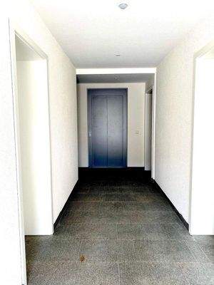 Hauseingangsbereich/Lift