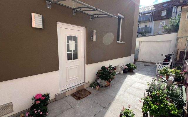 eingang WG Zimmer Stuttgart möbliert Zuffenhausen Wohnen auf zeit bei urbanbnb.jpeg