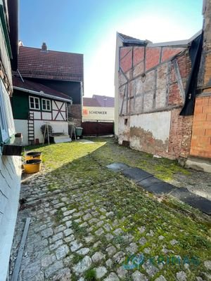 Hof mit alter Fassade