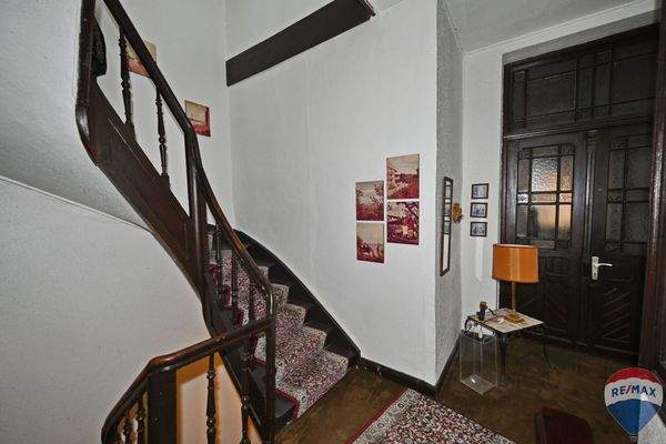 Wohnungszugang (1.OG)