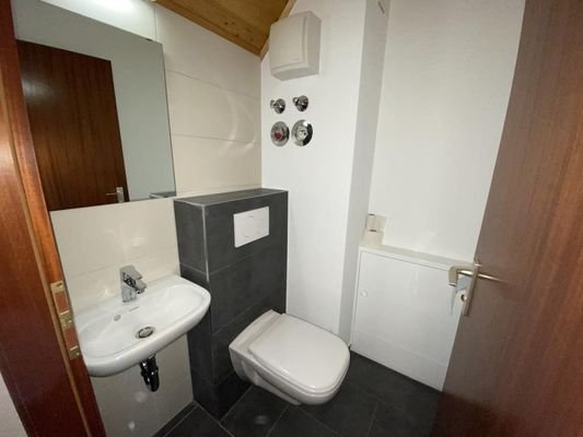 Wohnung-Lollar-Giessener Straße 37a-DG-Gäste WC